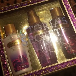 🚫 SOLD 🚫 Victoria Secret Love Spell Gift Set
